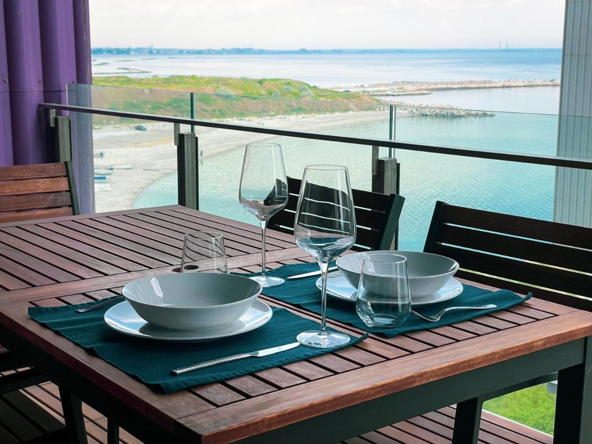Beachfront Designer Apt, 100 Sqm, 2-bath, Huge Terrace On The Sea Shore Constanţa
