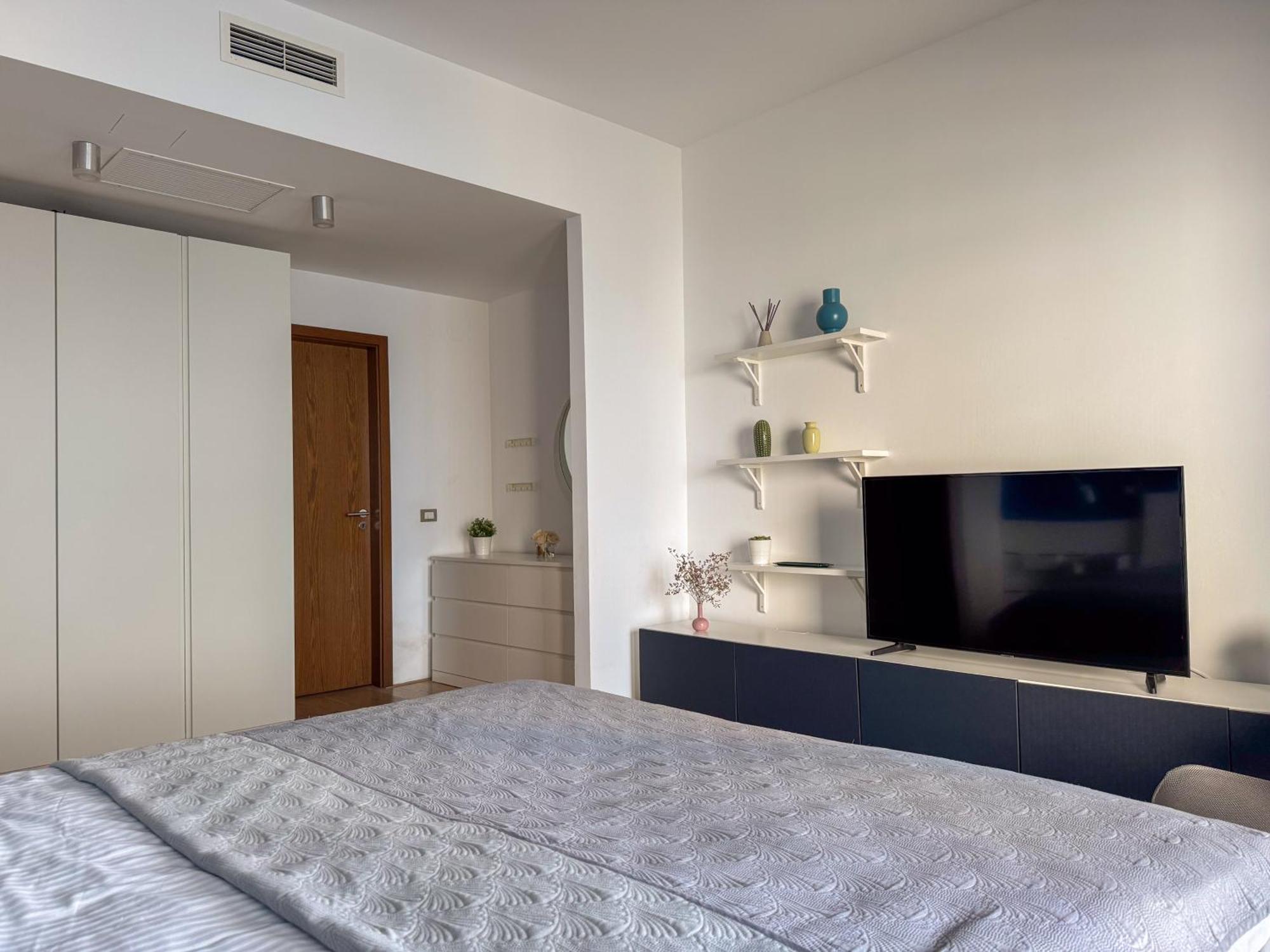 Beachfront Designer Apt, 100 Sqm, 2-bath, Huge Terrace On The Sea Shore *